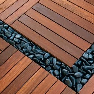 Ipê deck detail with river stones